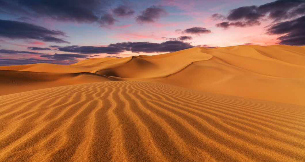 Zonsondergang in de woestijn 