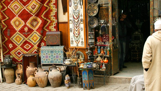 traditional souk and crafts for your shopping in marakech